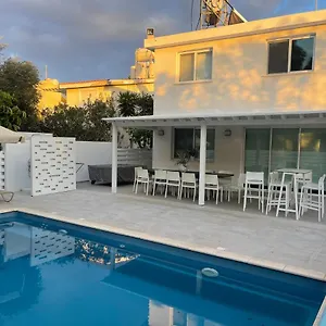 https://konnos-hight-villa.protaras-cy-hotels.com